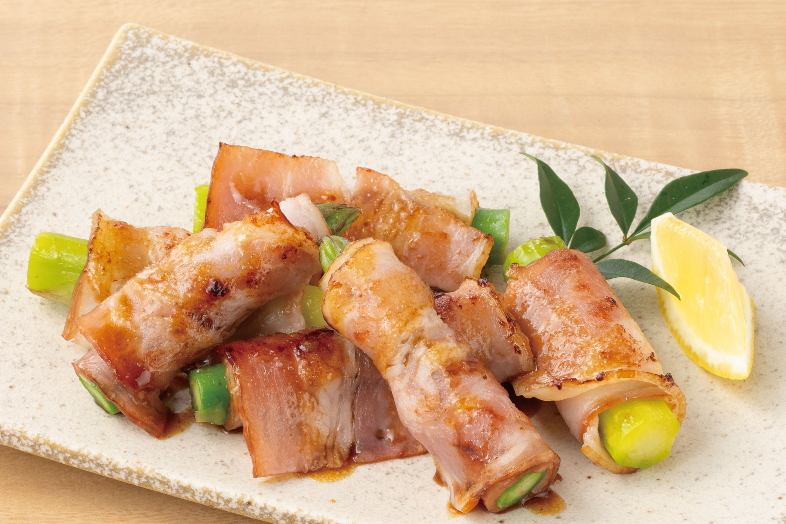 日本海庄や旬メニュー　2025年5月　野菜　アスパラベーコン巻き焼き　日本海庄や　㈱かんなん丸